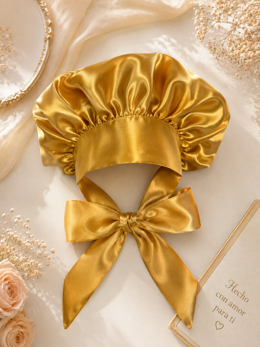 Bonnet double épaisseur en satin doré